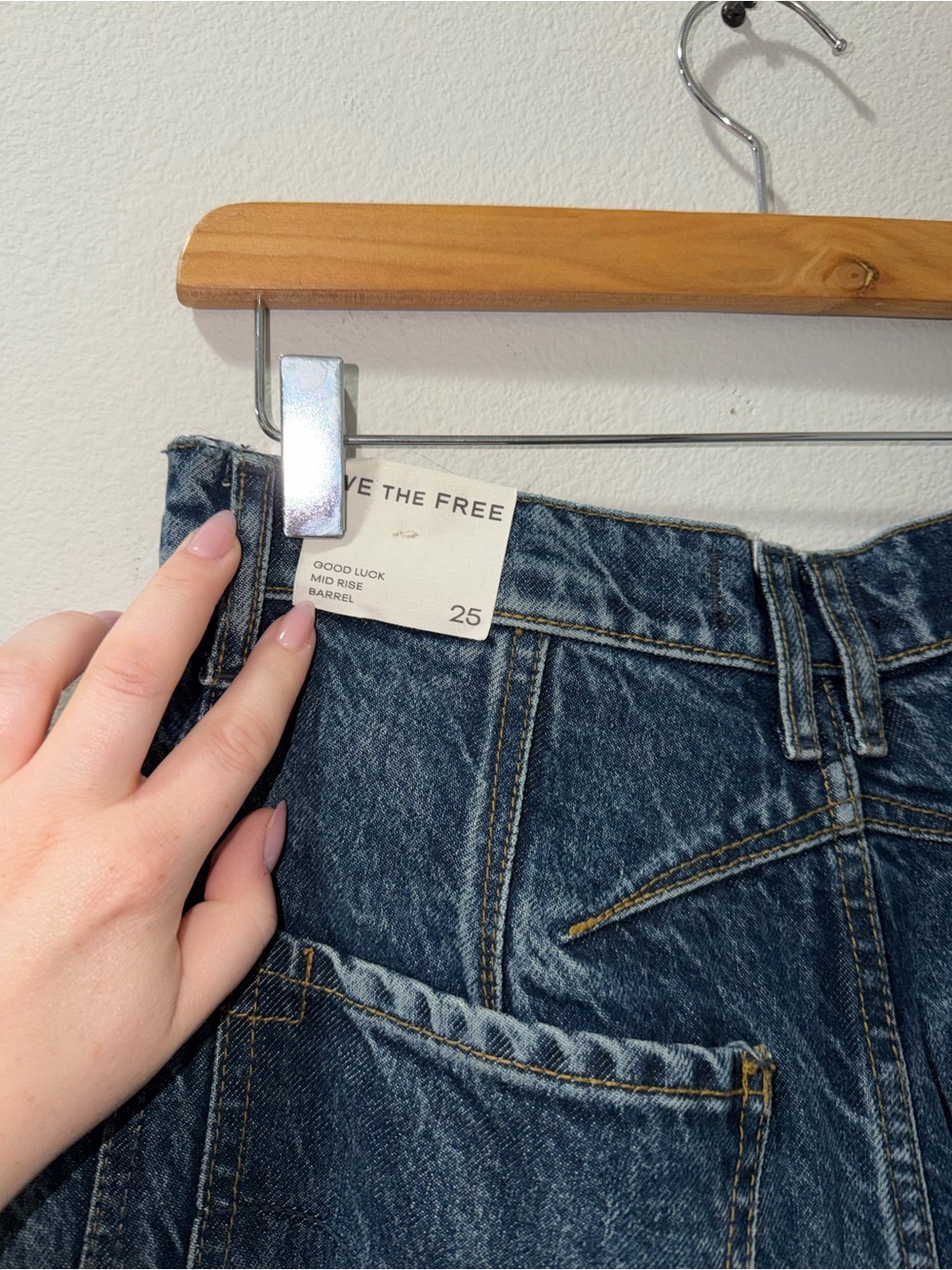 FREE PEOPLE We The Free Good Luck Mid-Rise Barrel Jean Size 25 In Deep End Boho - Picture 7 of 7